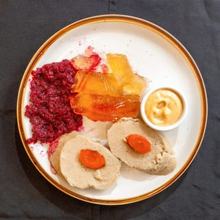 Gefilte Fish & Chrien
